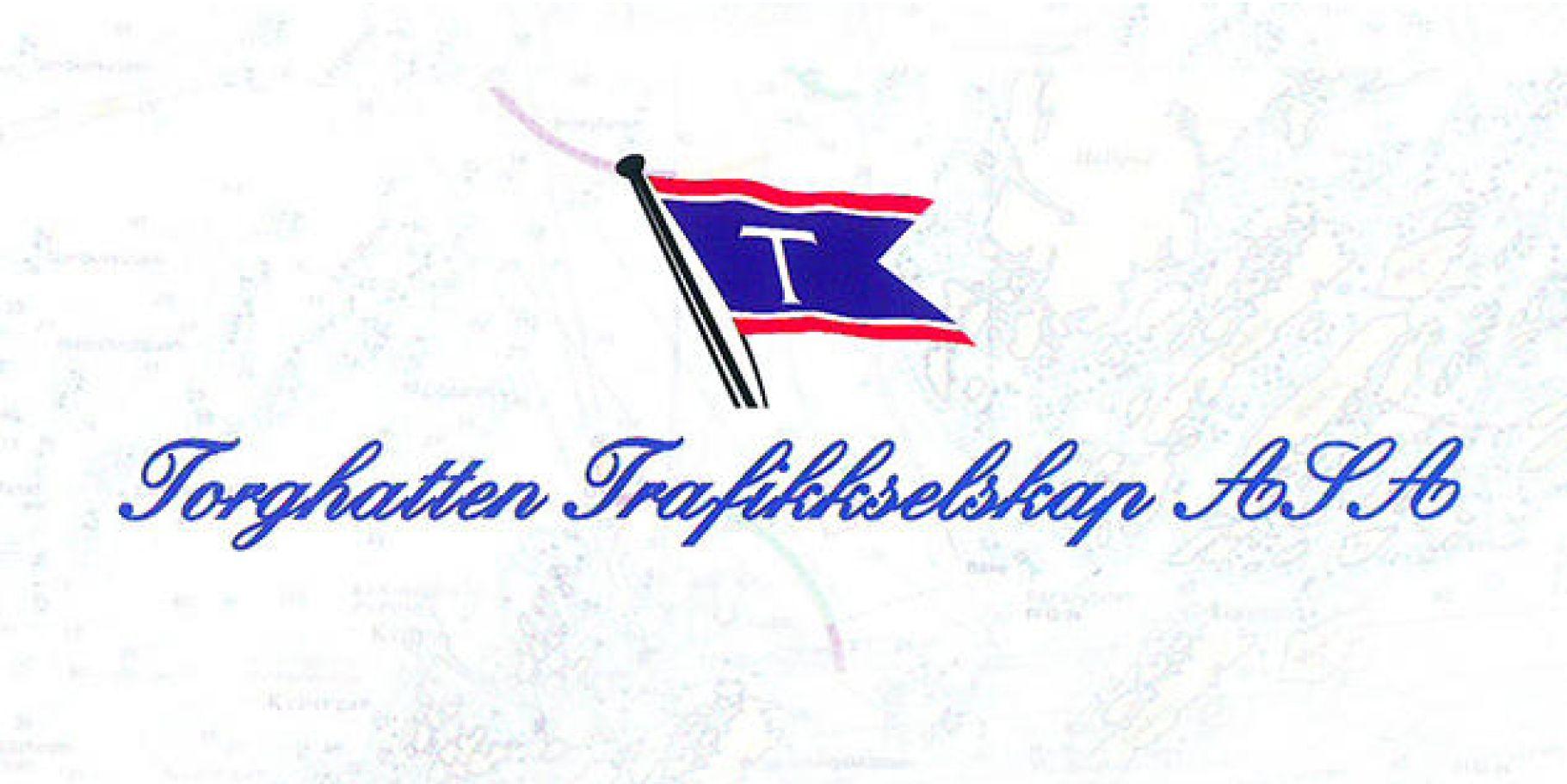 Rederiflagg til Torghatten Trafikkselskap ASA. Rød bord øverst og nederst på flagget med stor hvit T på blå bunn i senter. Løkkeskrift under med firmanavn.